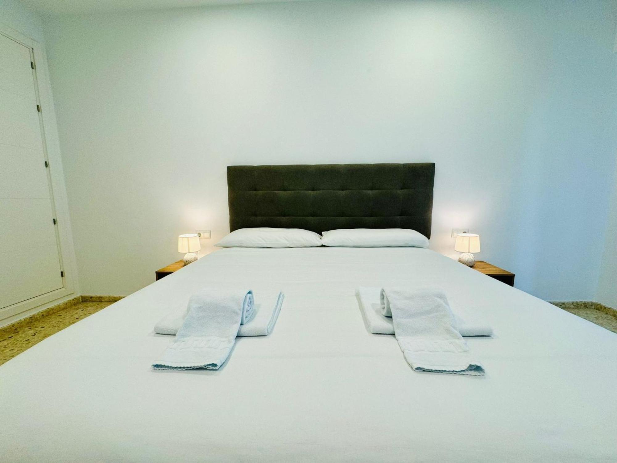Apartamentos La Muralla Grupo Ac Gestion 加的斯 外观 照片